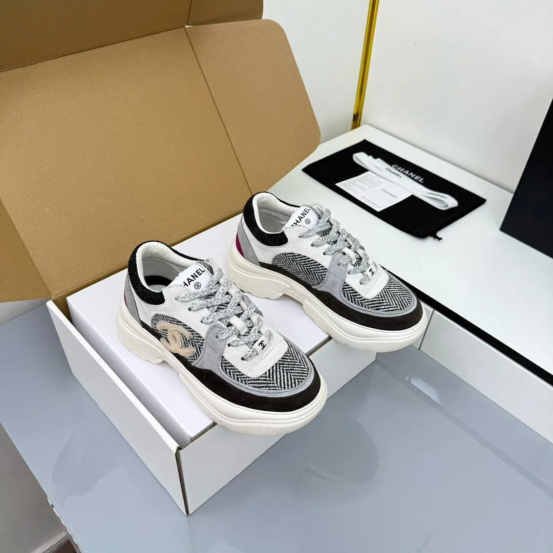 👟👟Ex-factory price 620👟👟 Chanel bread shoes ~ original calfskin panda shoes Chanel 25C latest hot style panda black and white sports shoes casual sneakers Xiaoxiang hot item classic black and white panda color coco girls must pay Fabric: original custom mixed sheepskin lining: original imported breathable mesh lining outsole: Original molded rubber + TPU combination Size: Women's 35-41
